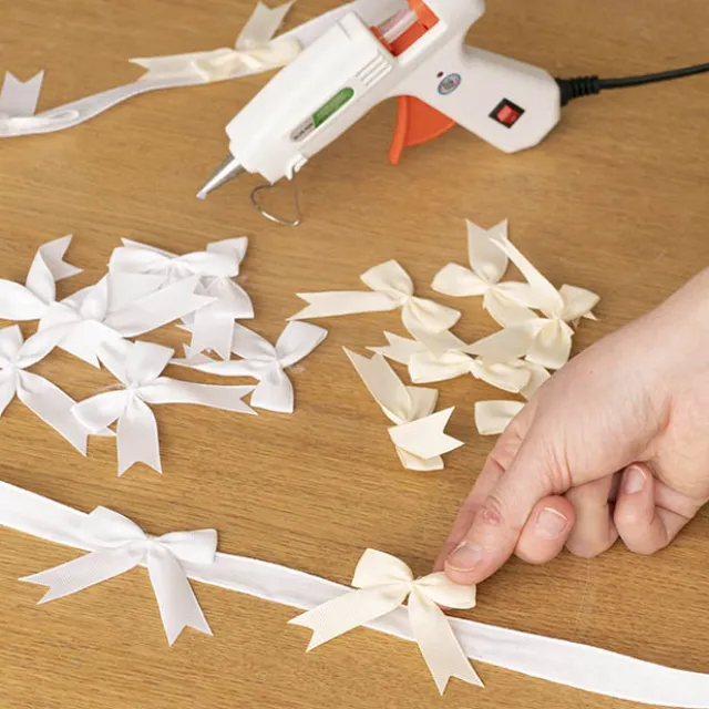 Pre-Made Ribbon Bow Grosgrain White Pack 24 (15mmx5cm)