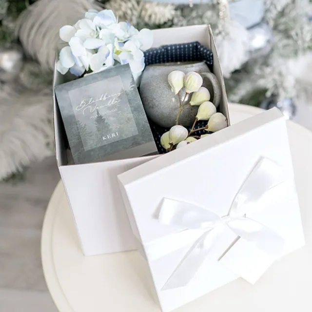Gift Box Extra Lge with Bow Flat Pack White (250x250x245mmH)