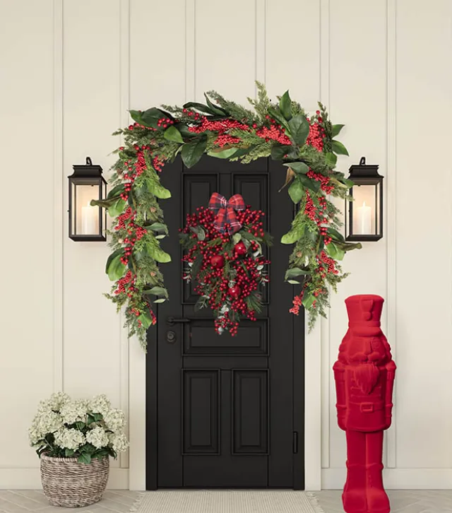 Mixed Pine Leaf Red Berry Garland Green (153cmL)